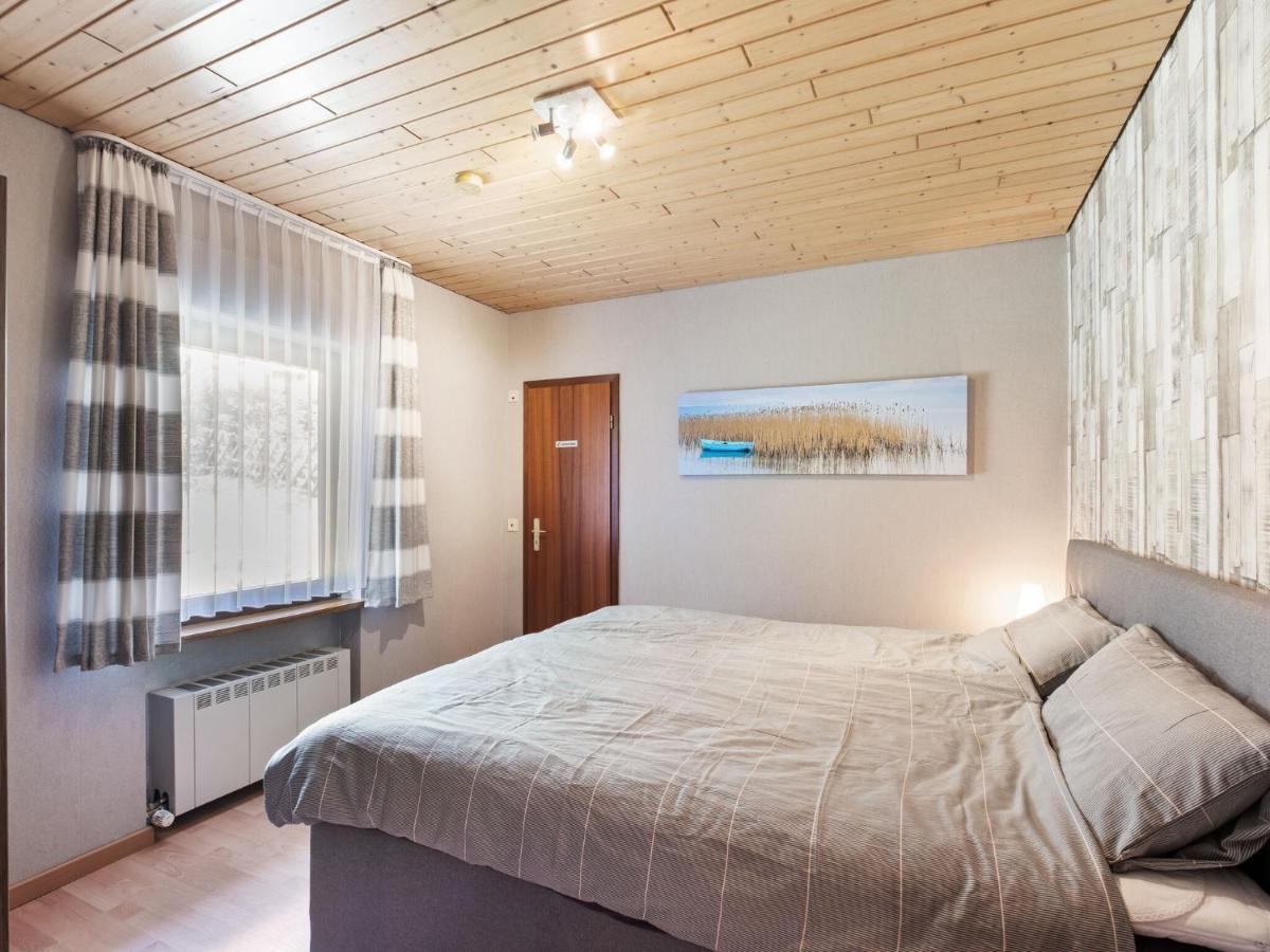 Idyllic Bungalow In Feusdorf With Forest View Ruang foto
