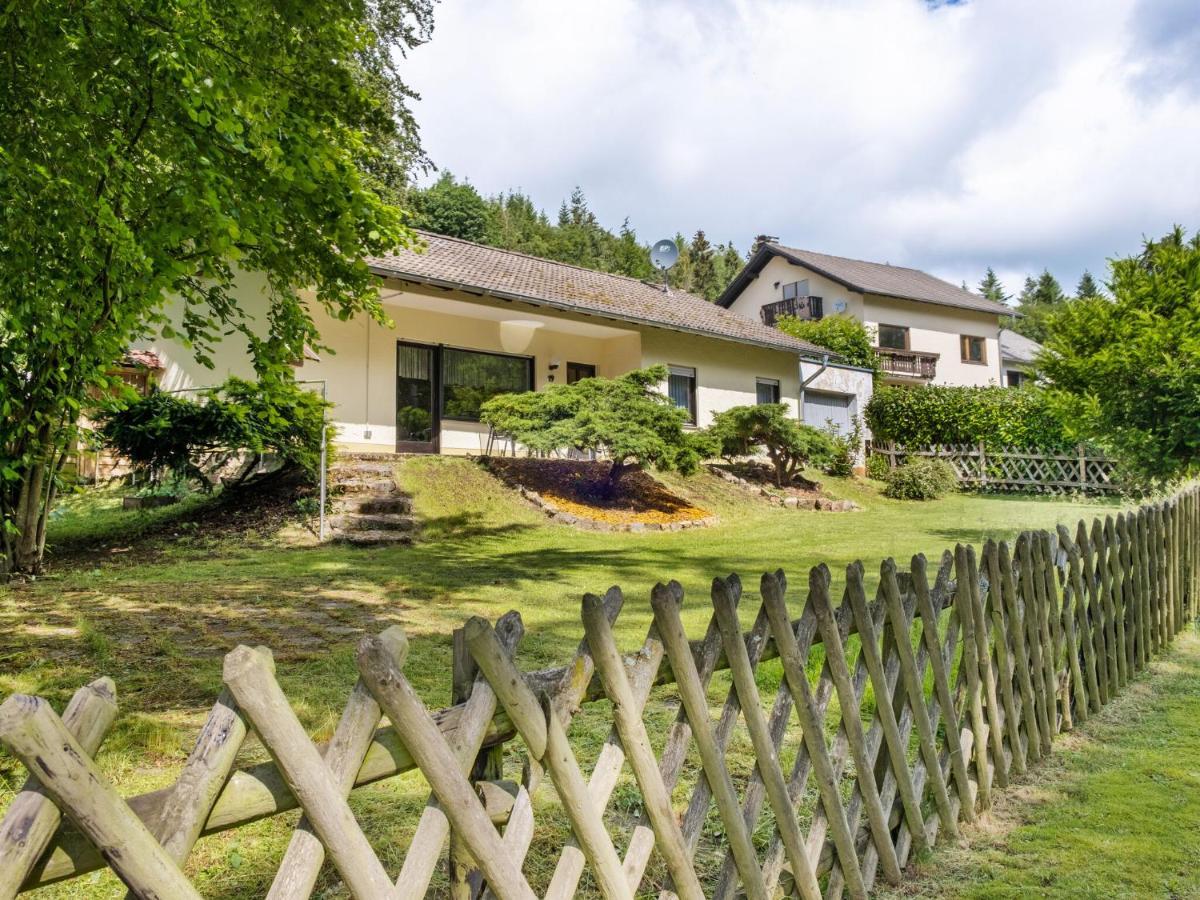 Idyllic Bungalow In Feusdorf With Forest View Ruang foto