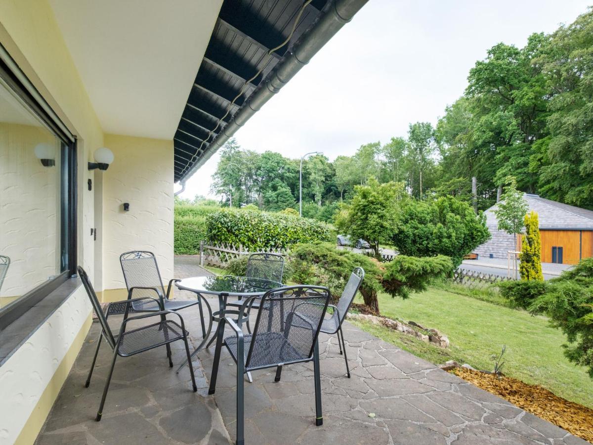 Idyllic Bungalow In Feusdorf With Forest View Ruang foto