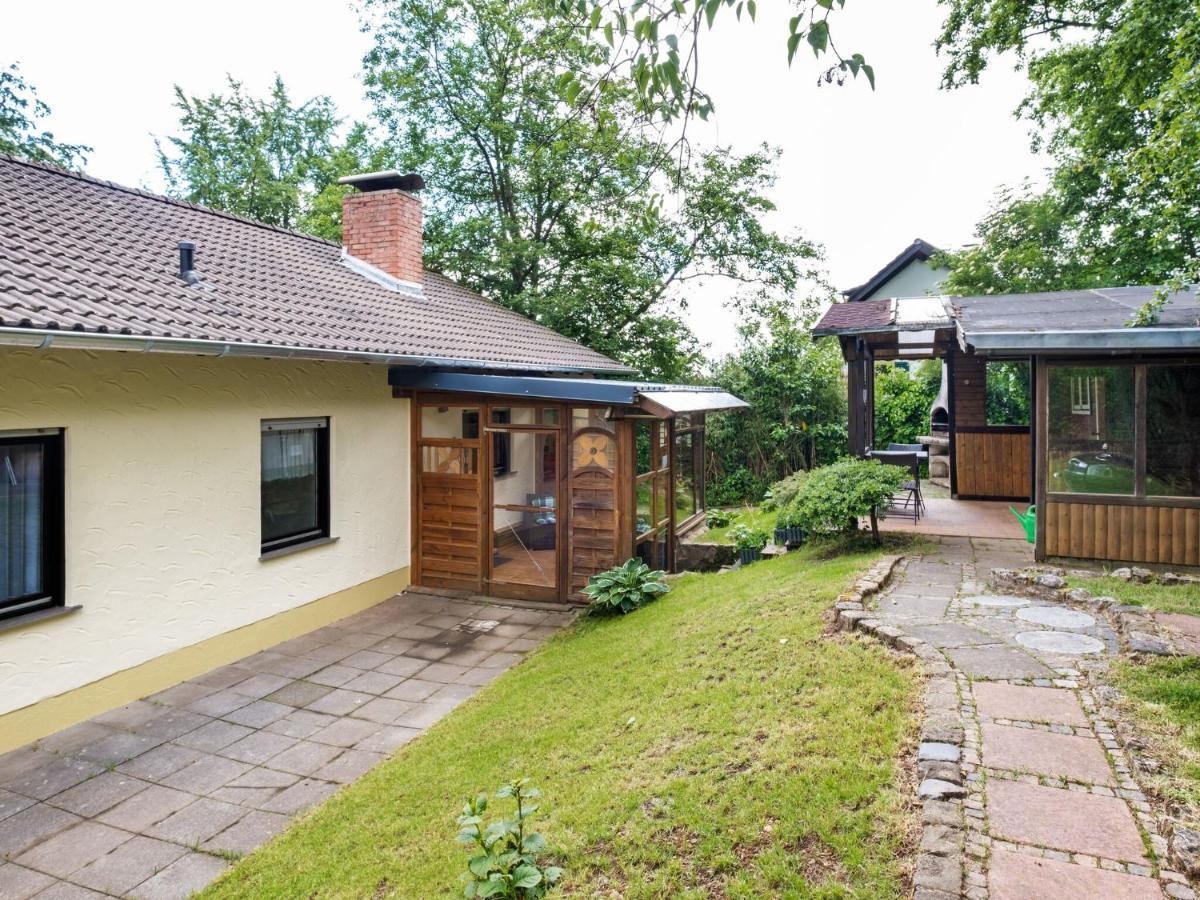 Idyllic Bungalow In Feusdorf With Forest View Ruang foto