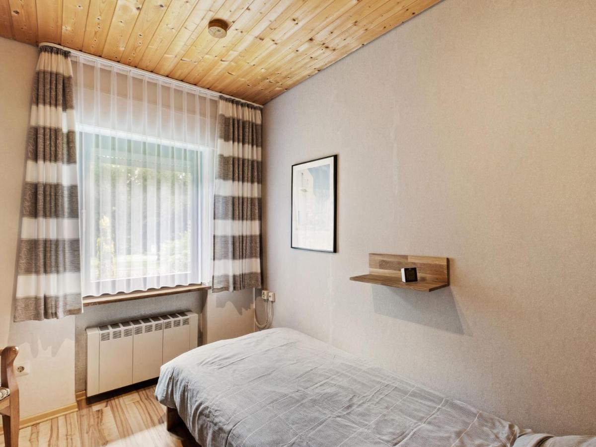 Idyllic Bungalow In Feusdorf With Forest View Ruang foto